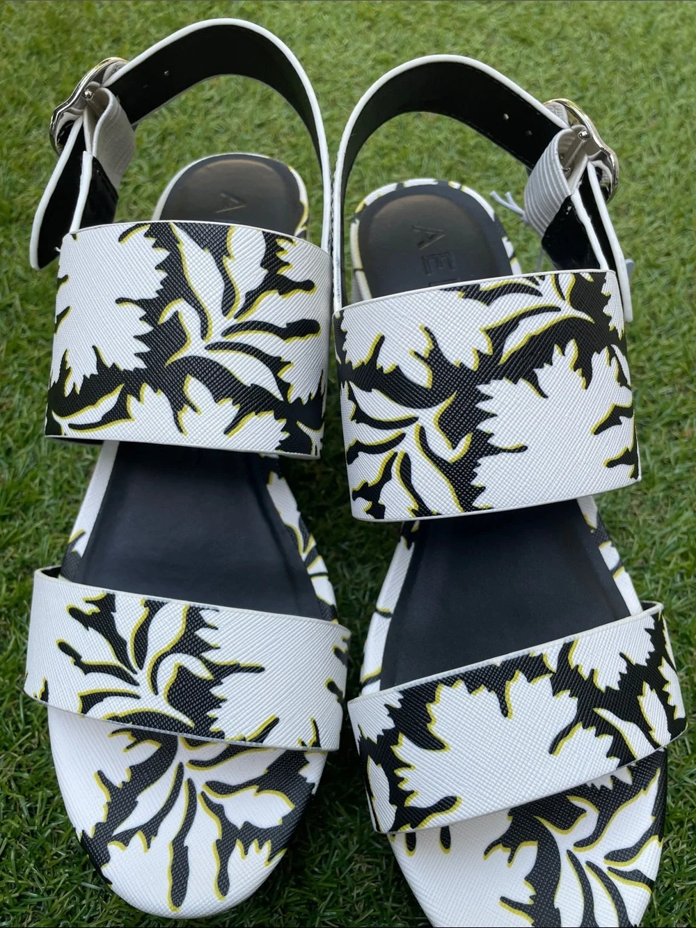 Aerosoles Shoes Camera Floral Strap Sandals Size 7.5